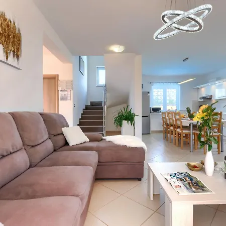 Holiday home Vesna By Interhome Pula